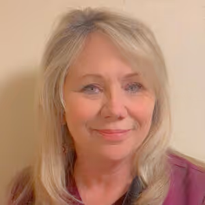 Linda Lewis Headshot