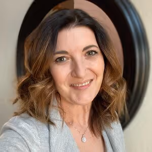 Nichole Hagen-Slep Headshot