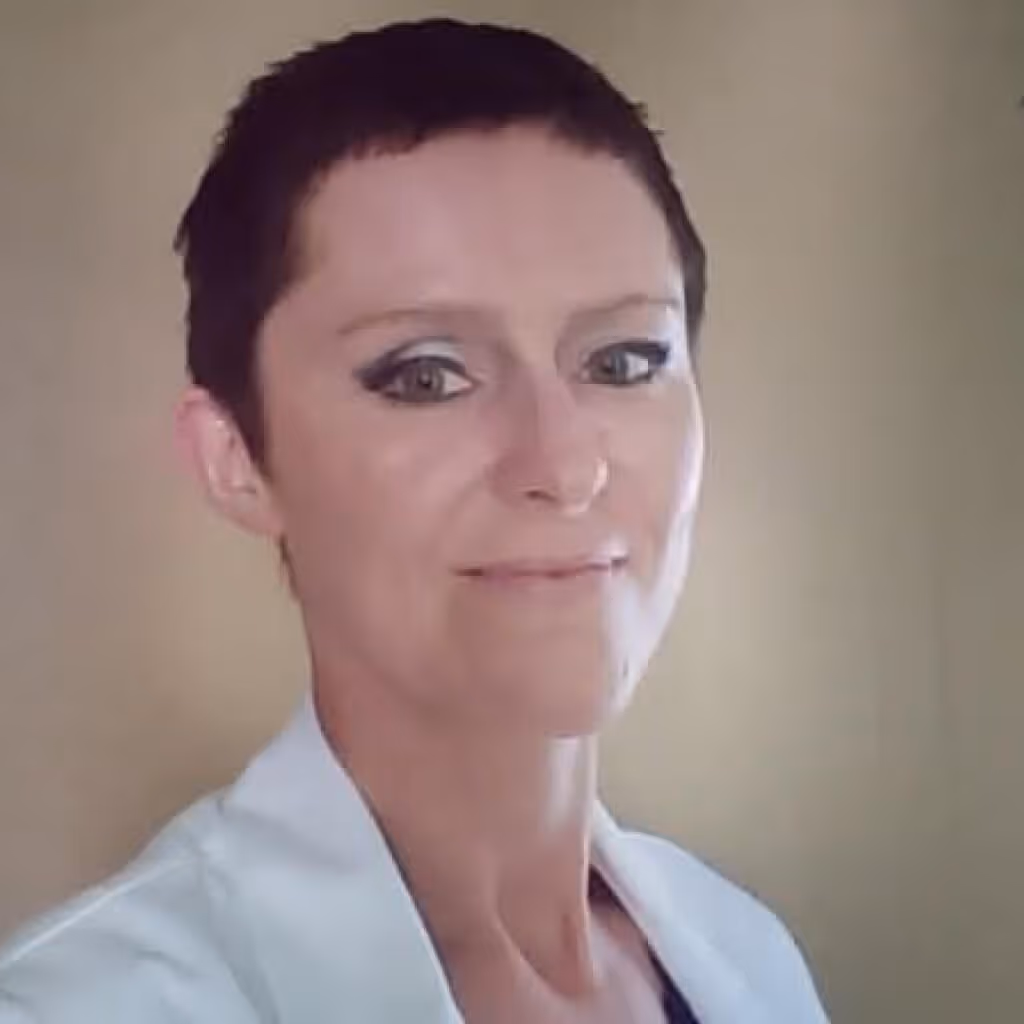 Iwona Gasior Headshot