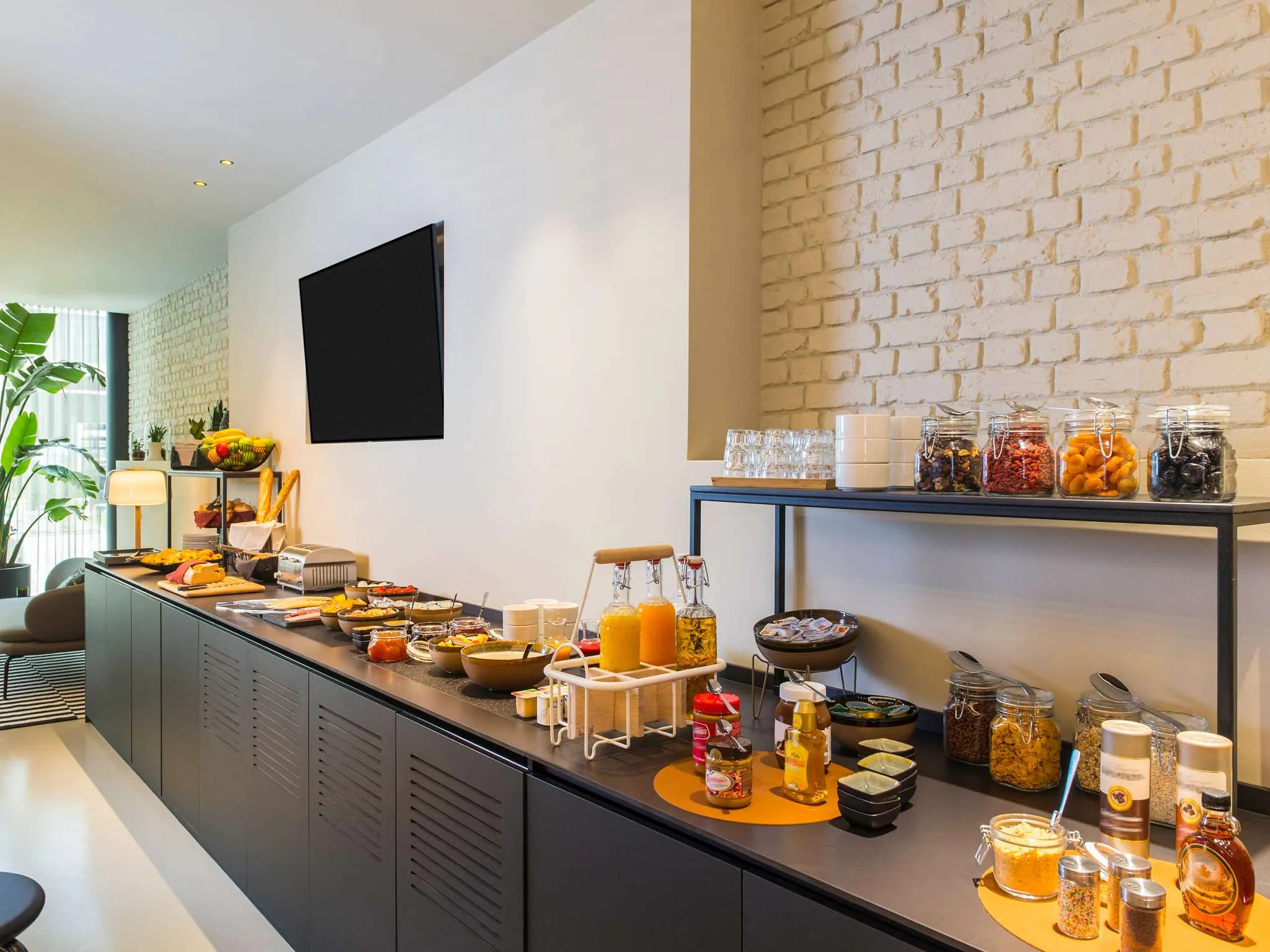 ibis Brussels Centre Chatelain - Breakfast