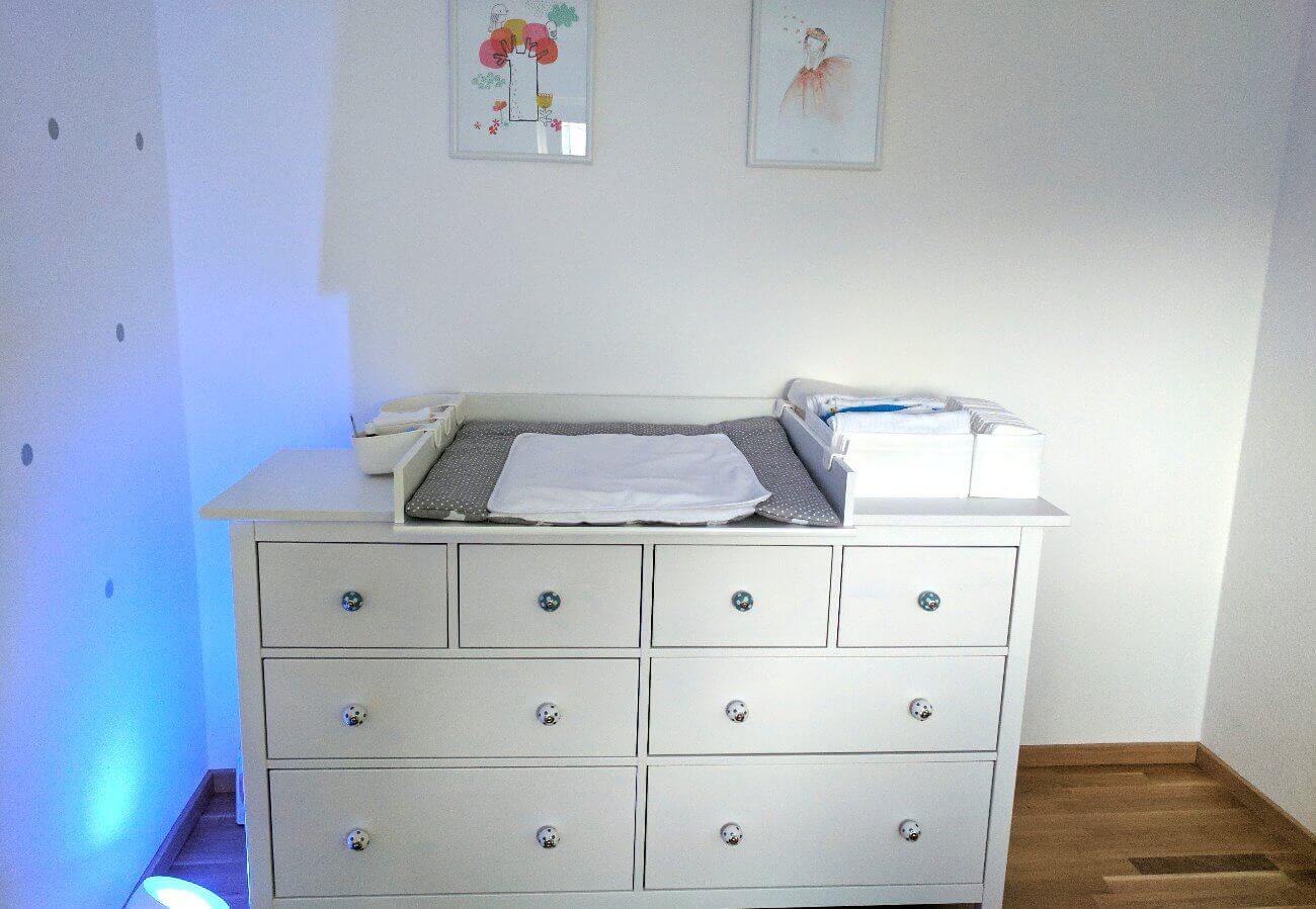 Kommode von Ikea mit Wickeltischaufsatz