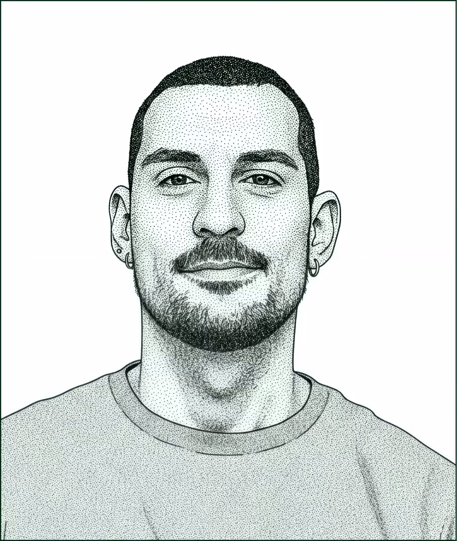 Enrique Santamaria headshot