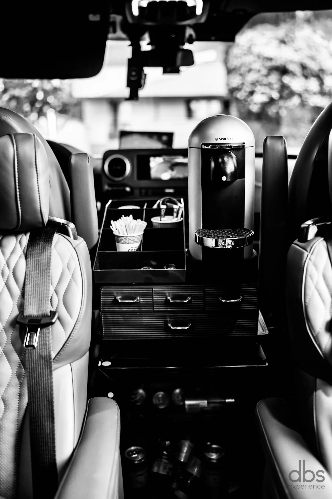 Intérieur du Jet Luxury Van, huit sièges individuels, DBS EXPERIENCE Paris
