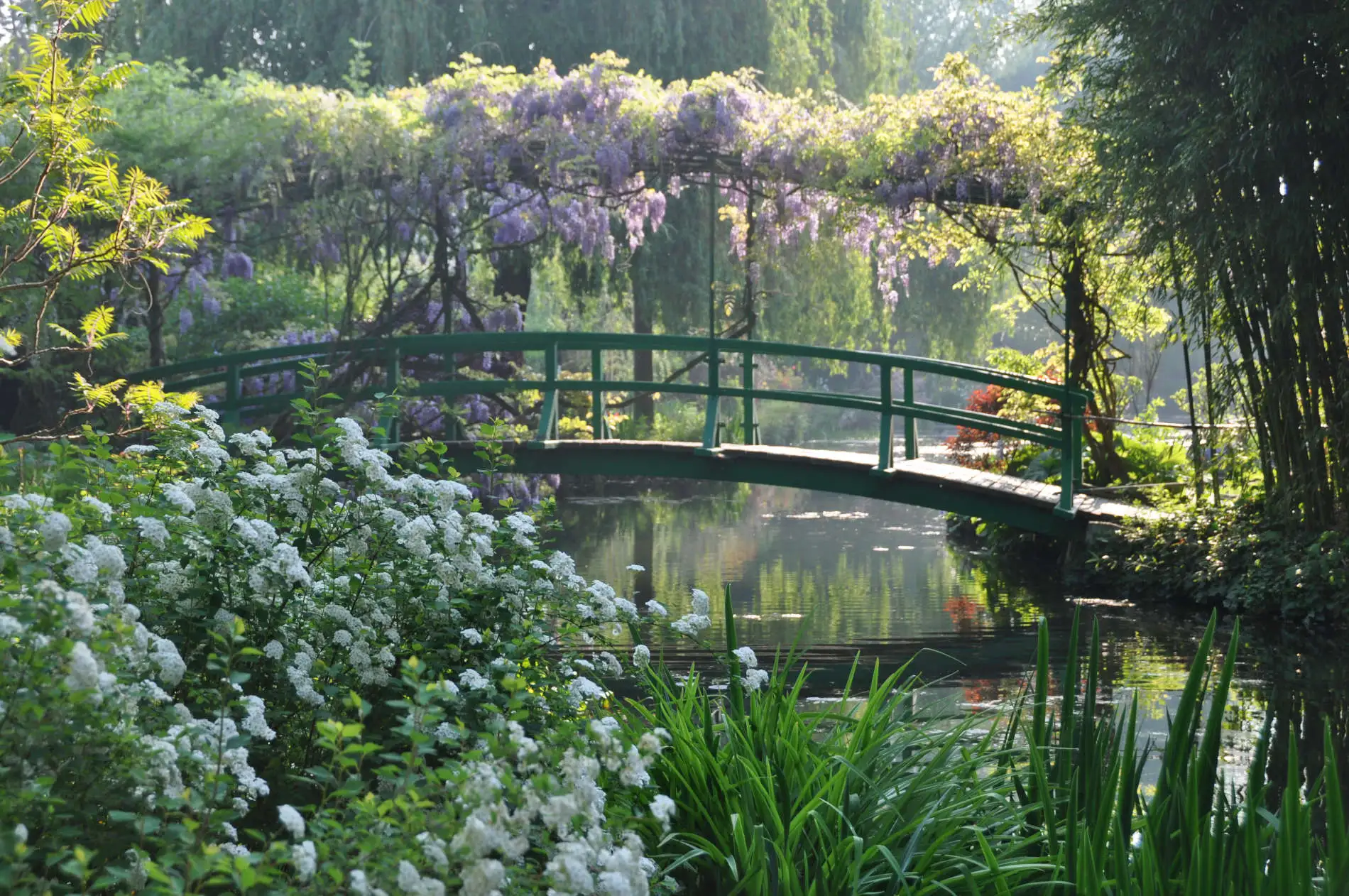 Giverny Gardens Chauffeur-Driven Tours.