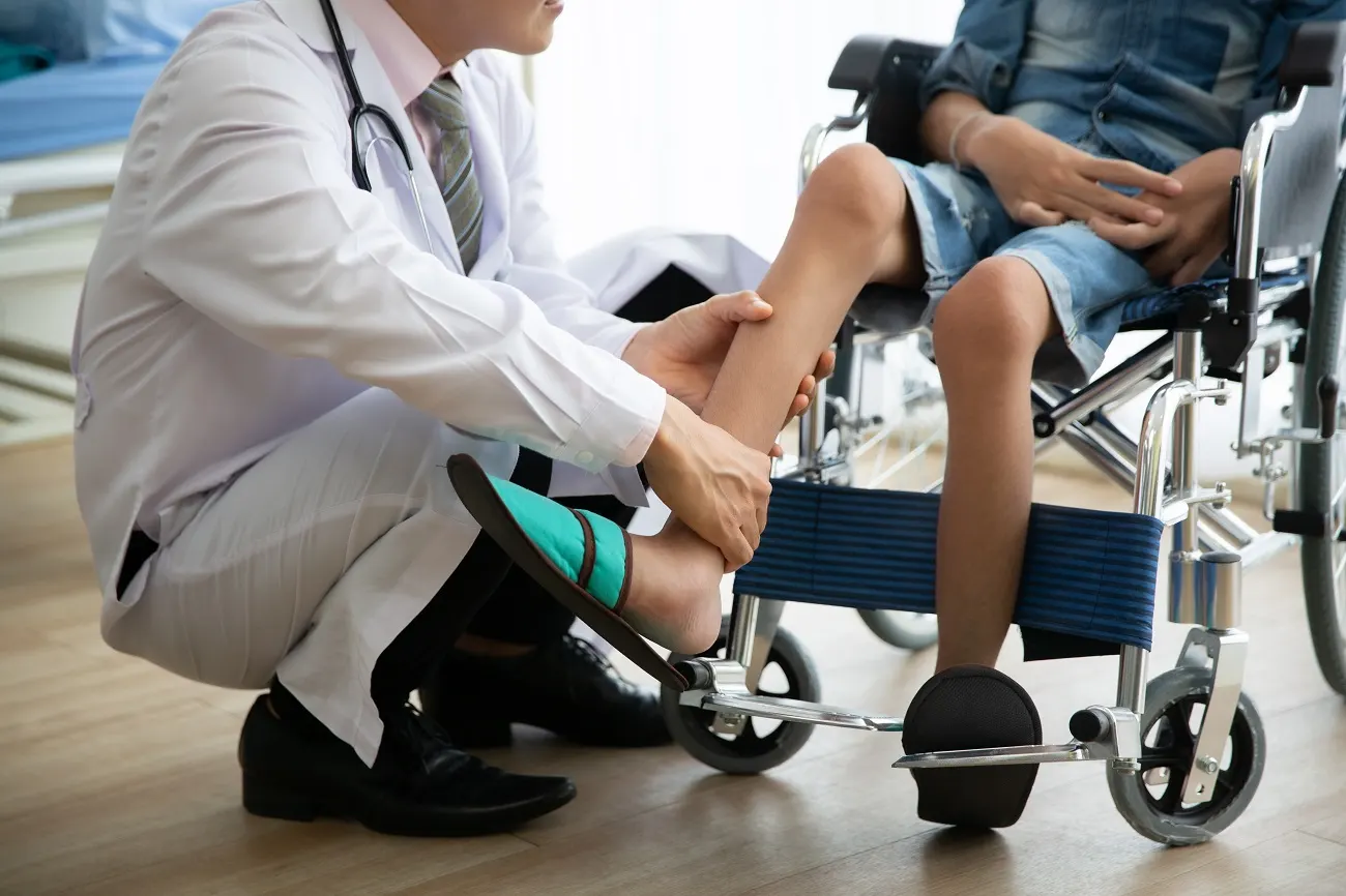 Muscular Dystrophy: Symptoms, Types & Orthotic Treatment