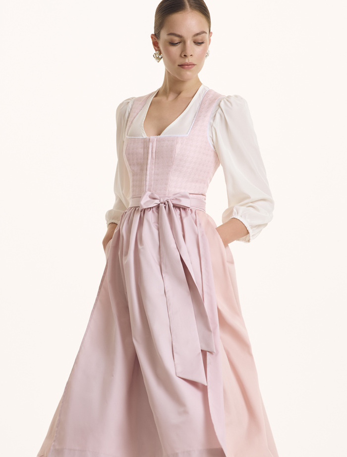 Dirndl Sophia N° A2600-80-33 <br> Dirndlbluse Lea N° A24524-DA-2