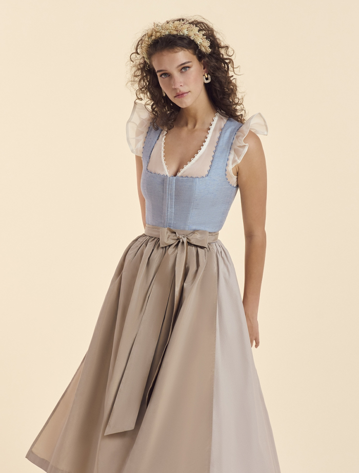 Dirndl Korfu N° 26202-80-10 <br> Seidenbluse Kiki N° 24829-2