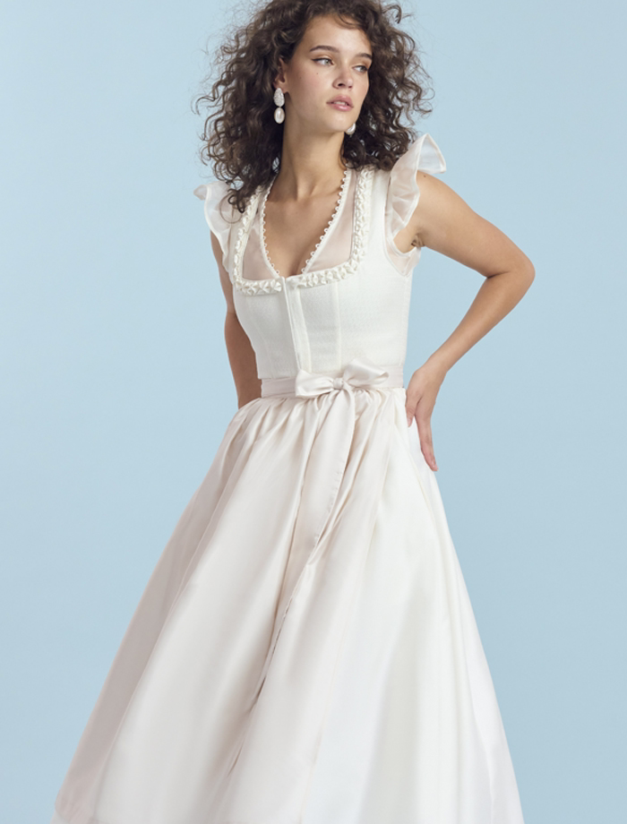  Dirndl Salerno N° 26200-80-95 <br> Seidenbluse Kiki N° 24829-2