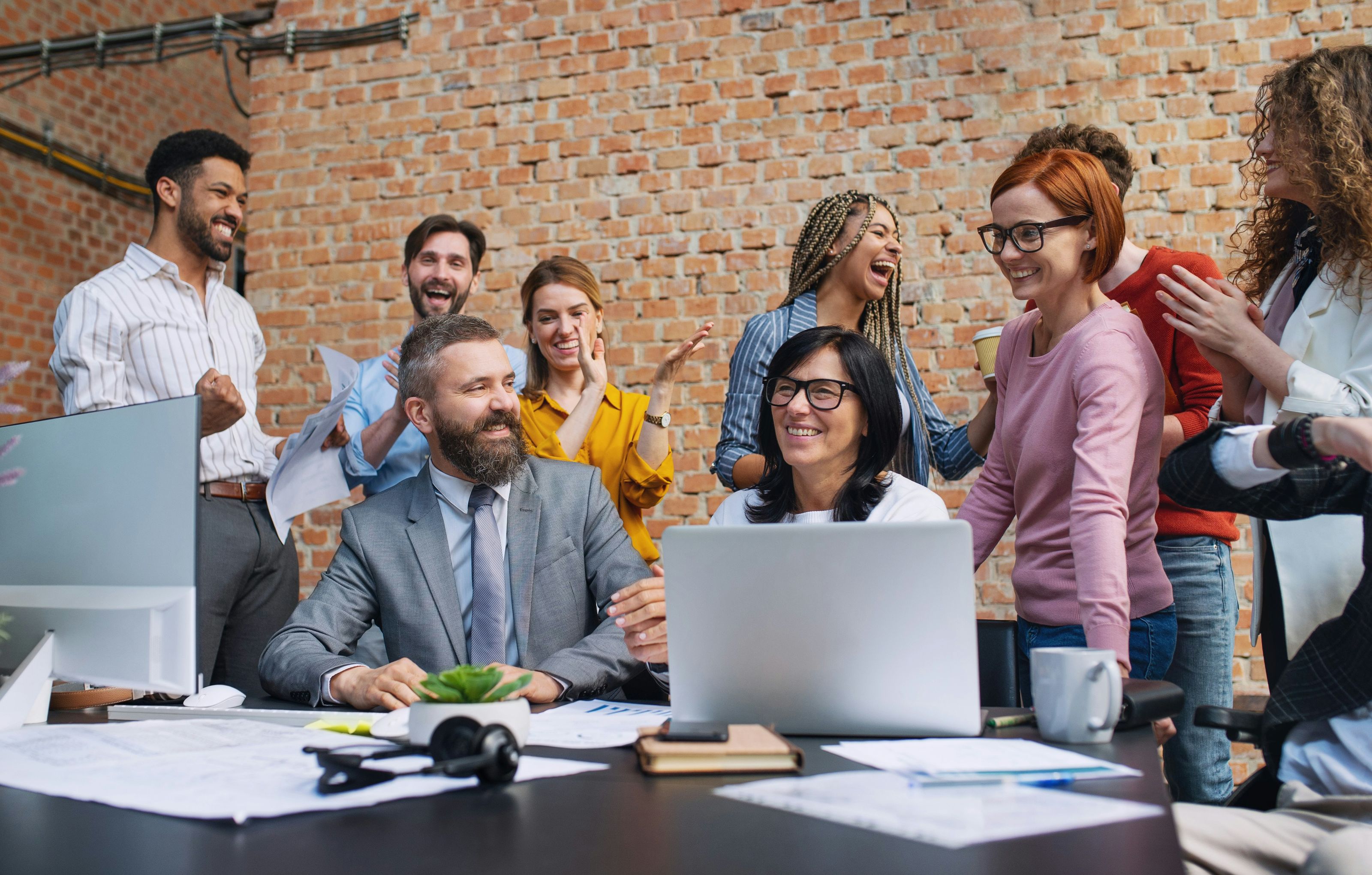 19 employee incentive programs to motivate and reward your team members ...