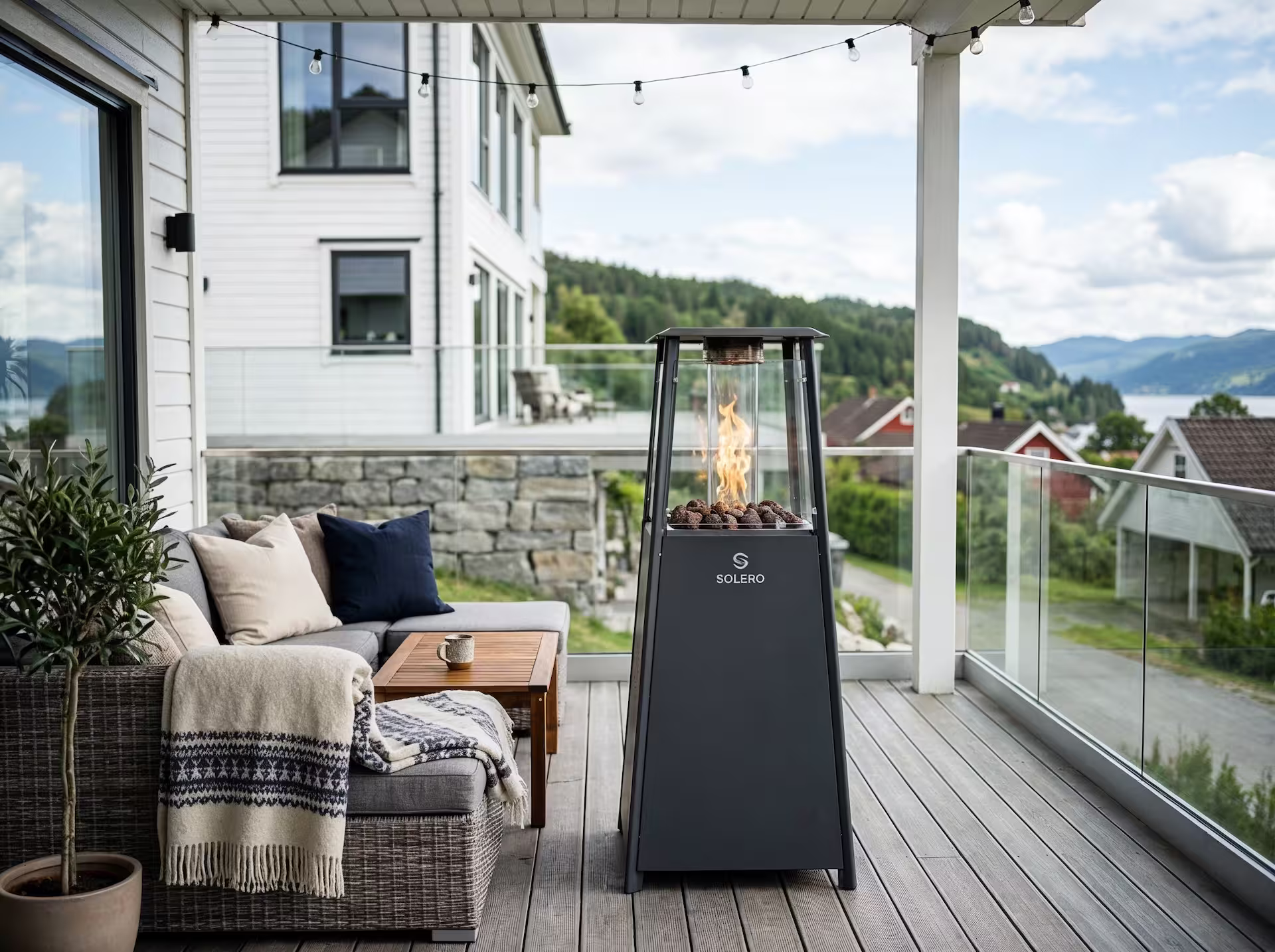 Frittstående terassevarmer på veranda