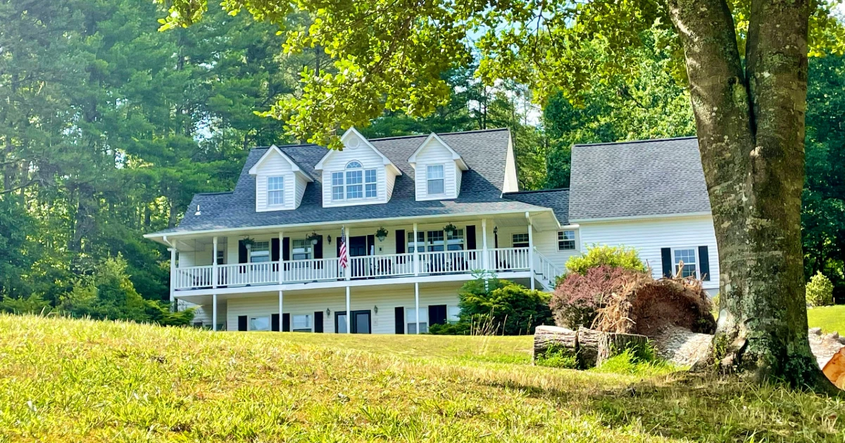 A stately rental home in Georgia