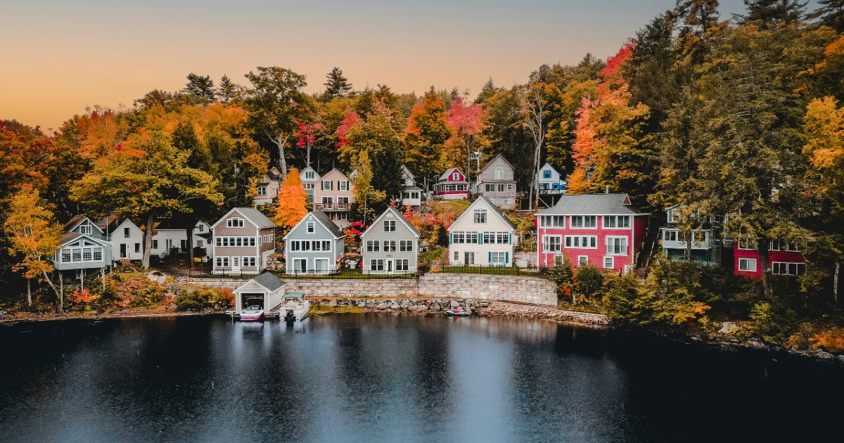 Beautiful houses on the water in New Hampshire
