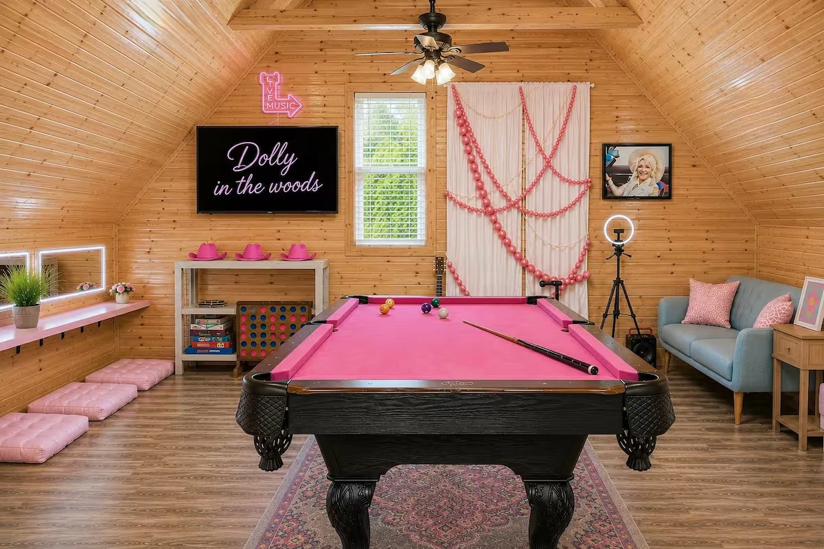 Dolly in the Woods Airbnb in Sevierville, Tennessee