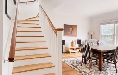 Internal curving staircase