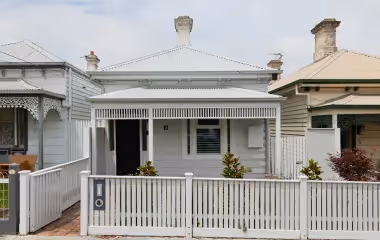 Front of a weatherboard home in Melbourne