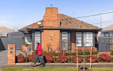 Outside view of an Art Deco house that’s been extended and renovated.