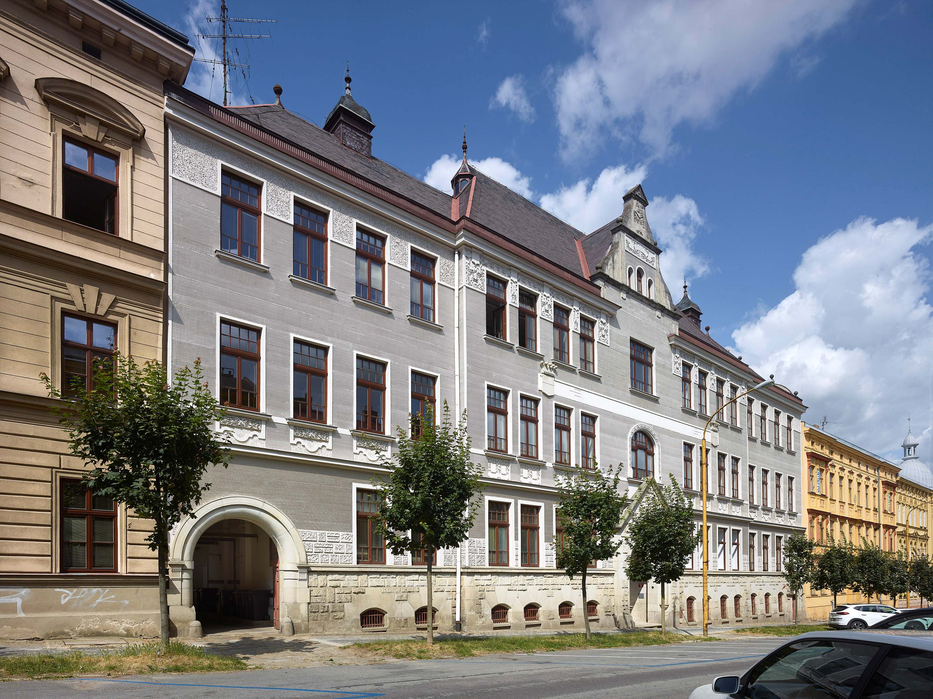 Interiéry střední školy průmyslové, krásy zaalpské renesance