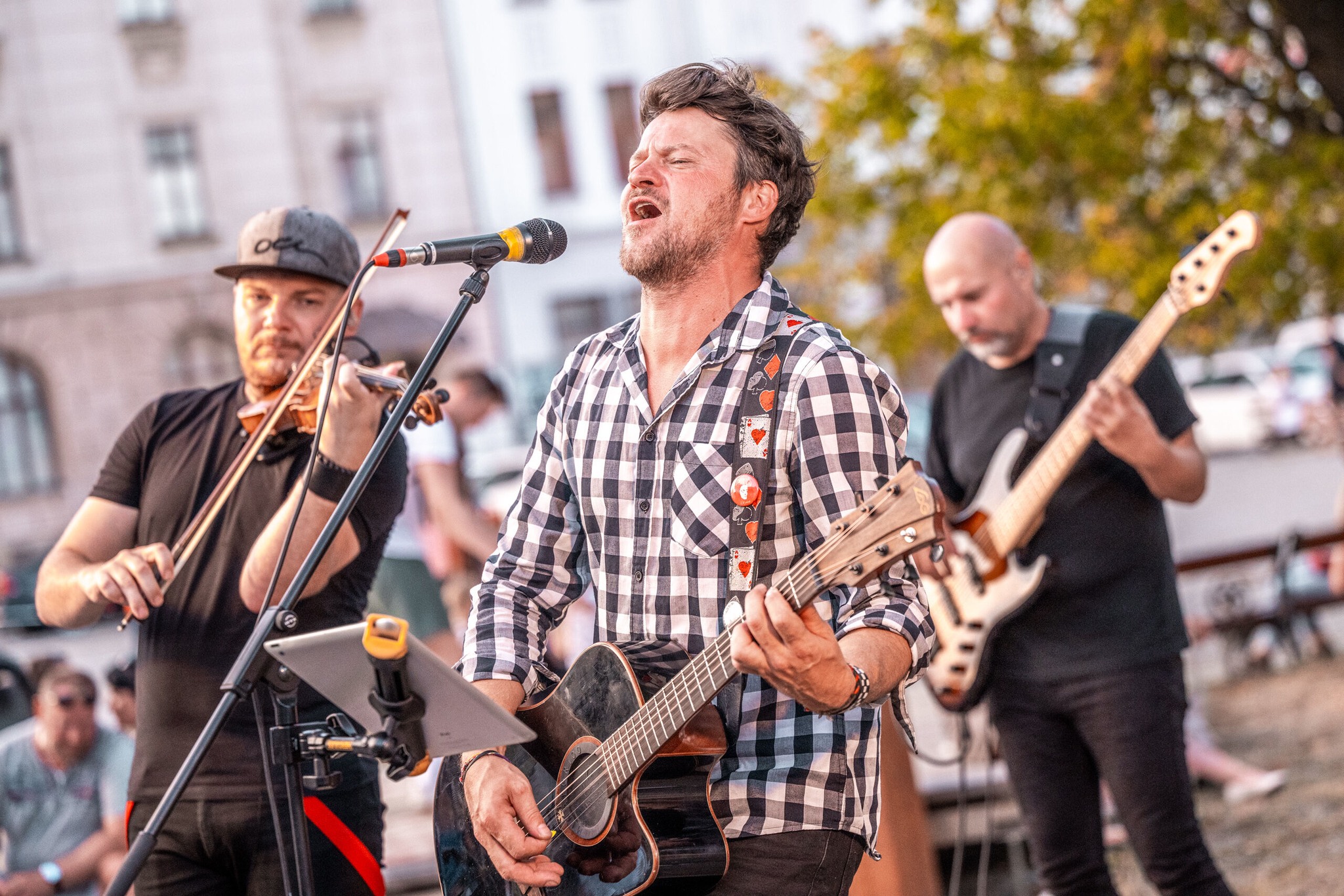 Letní koncerty na náměstí: Choro Moro + Dia + Oči