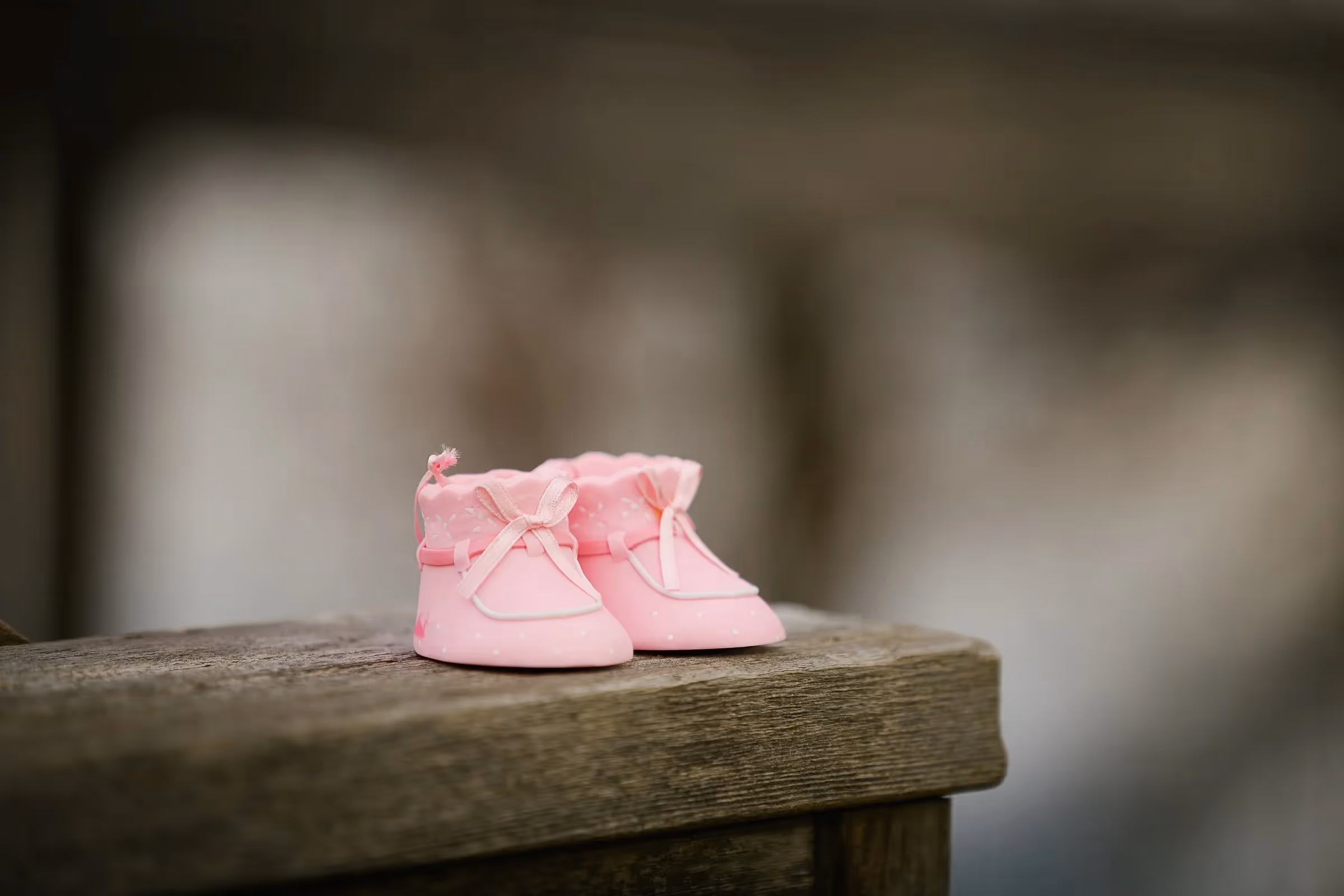skor, kläder, säng? vad behöver man egentligen till en bebis?|bebiskläder är definitivt något som man behöver till en bebis, men vilka köper man?|Återigen kommer barnvagnar vilket är något som man behöver till bebis om man inte vill bara på den hela tiden|En barnsäng kan vara väldigt bra att ha till en bebis