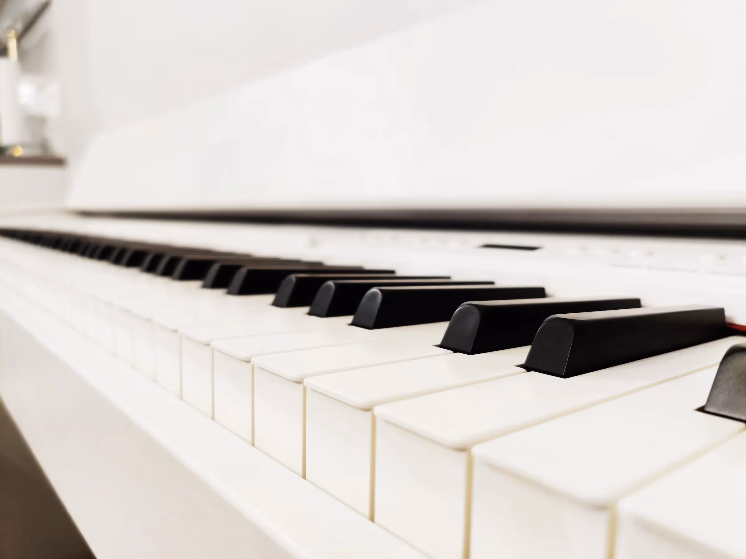 Ska ni lära barnen spela piano? Hur många tangenter har ett piano som man måste hålla koll på? Läs här!