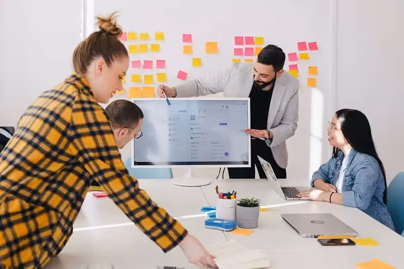 réunion d'équipe dans laquelle une offre est présentée