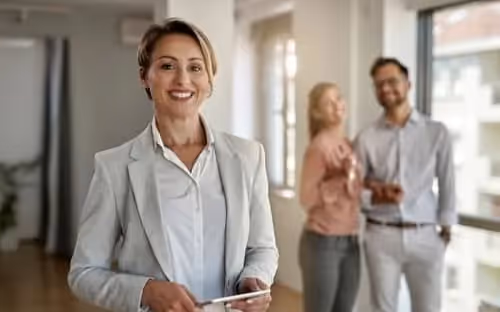 Le Dictionnaire de l'Immobilier en Anglais : Comprenez et Maîtrisez le Jargon de l'Industrie