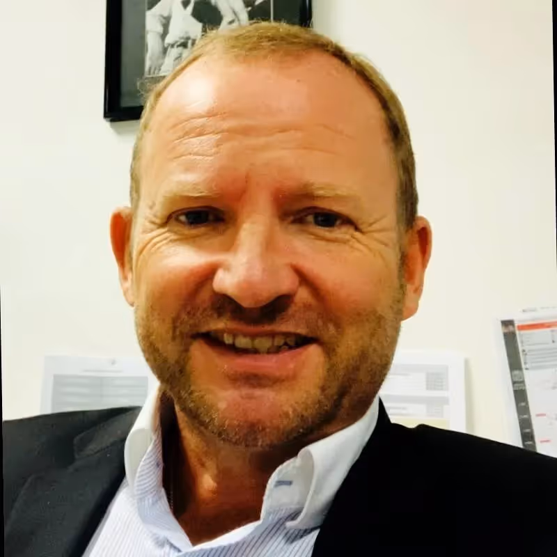 Des élèves dans un cours collectif