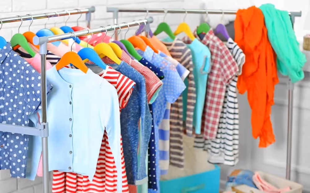 vêtements pour les enfants et les bébés