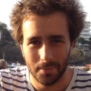 Des élèves dans un cours collectif