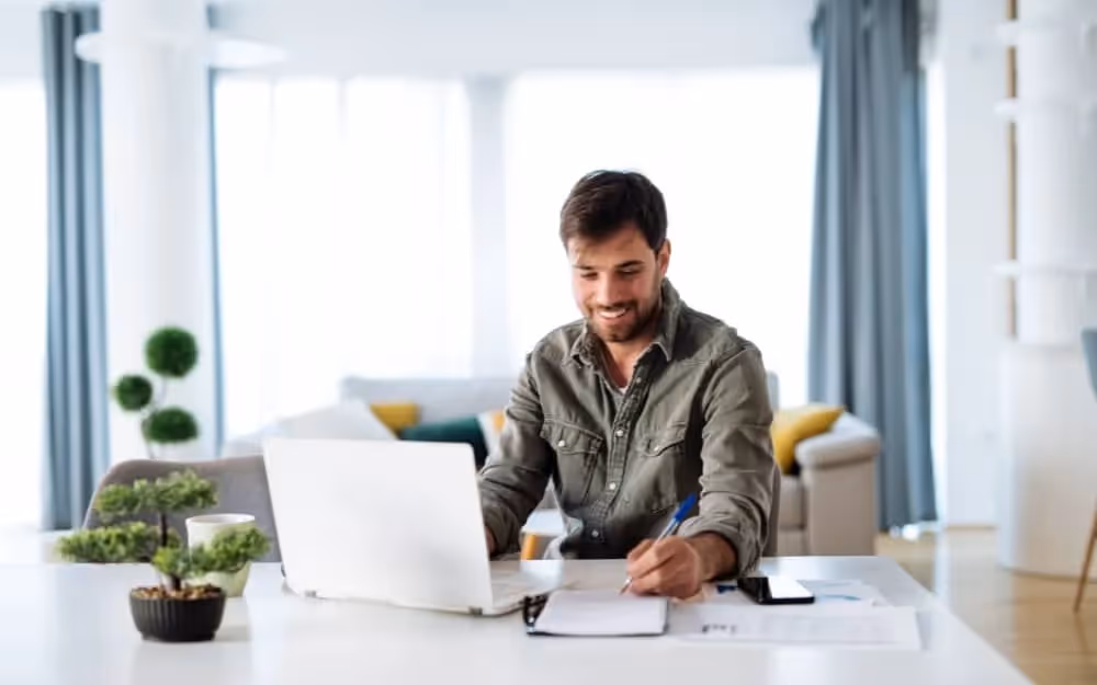 élève prenant un cours d'anglais pour s'expatrier à l'étranger