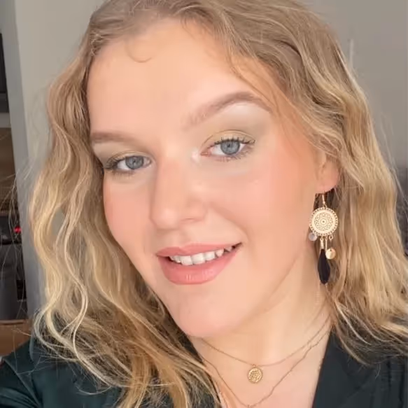 Des élèves dans un cours collectif