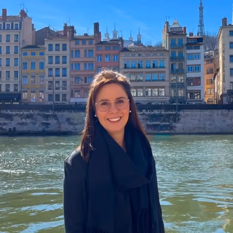 Des élèves dans un cours collectif