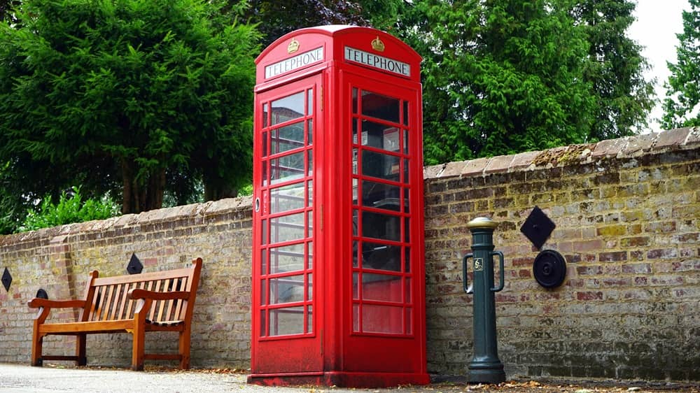 Cabine rouge téléphonique pour illustrer l'article sur l'accent britannique