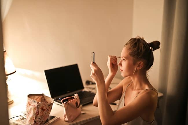 Apprendre le vocabulaire du maquillage en anglais