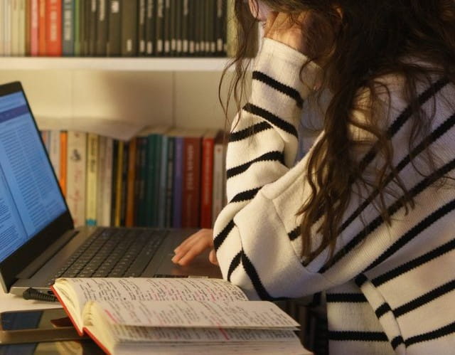 Comment apprendre l'espagnol en ligne ? Nos conseils pour ne pas se démotiver et notre méthode détaillée
