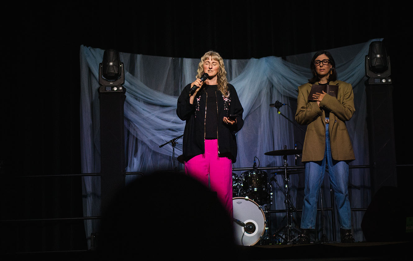 Hannah Wilmshurt prays on stage