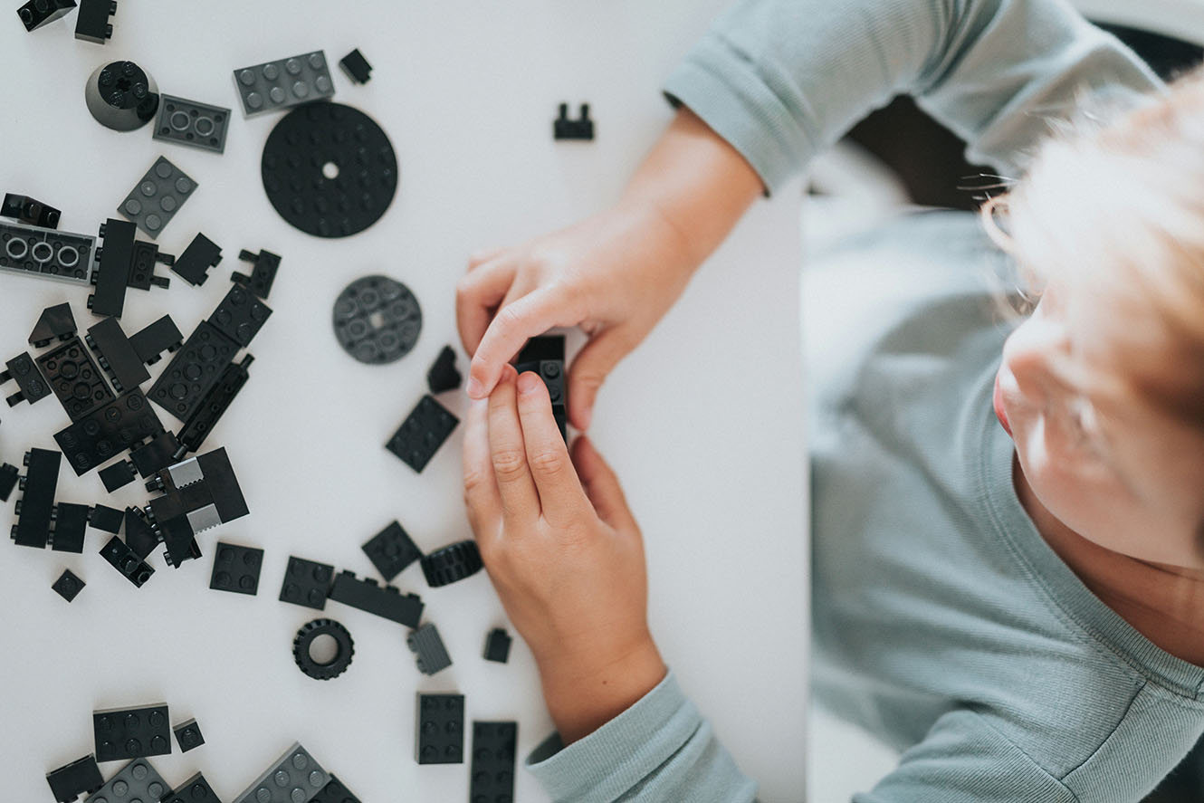 A child plays with Lego pieces