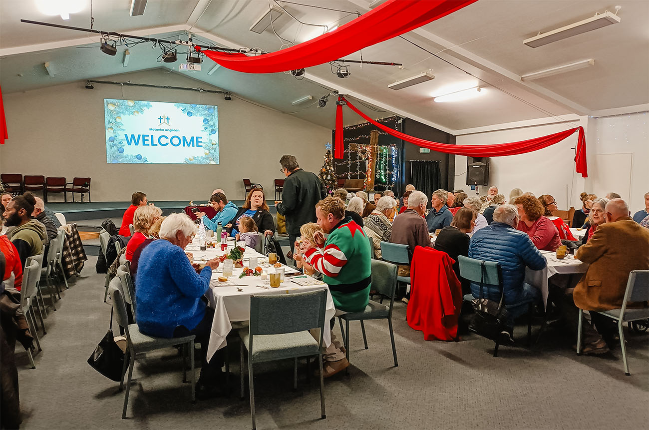 the Motueka hall filled with people