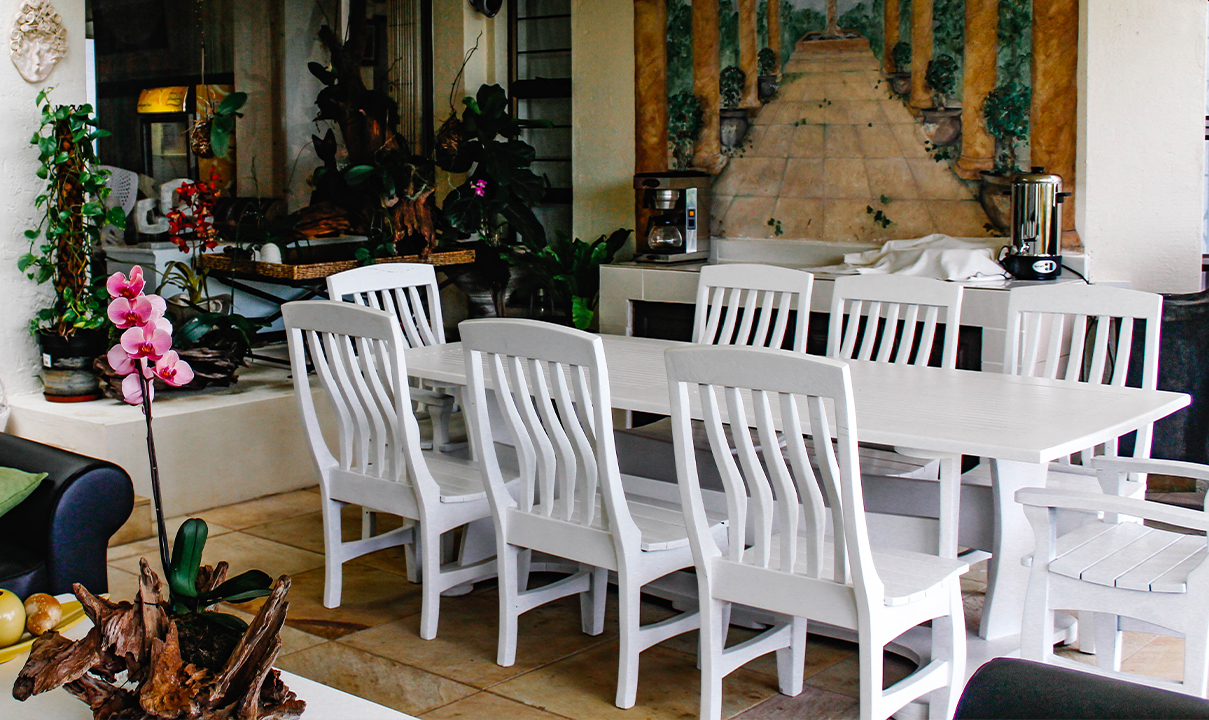 La Dolce Vita Umhlanga Guesthouse Table and Chairs