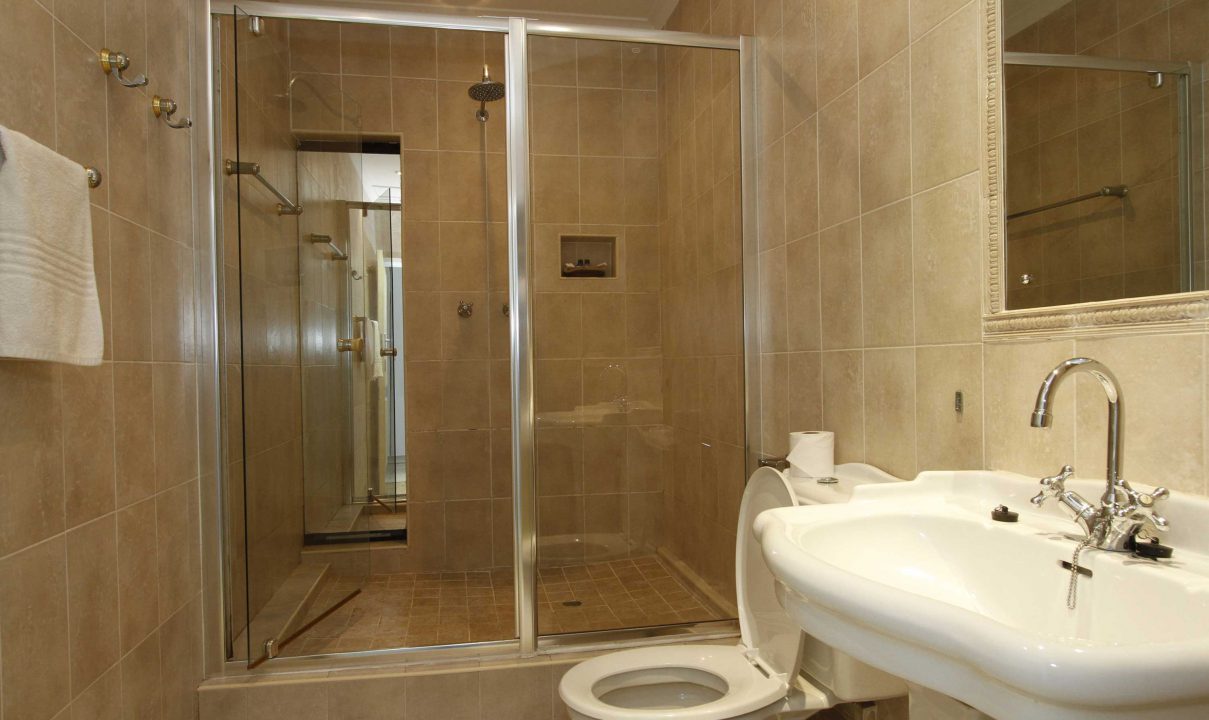 La Dolce Vita Umhlanga Guesthouse Shower