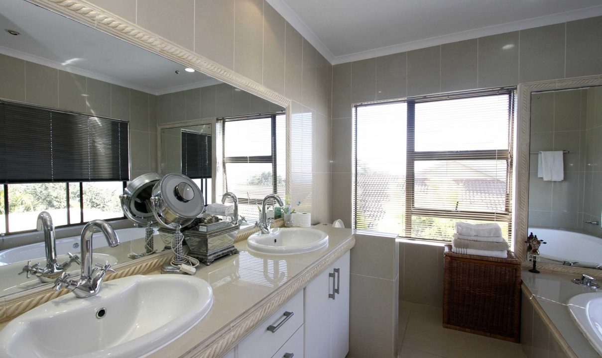 La Dolce Vita Umhlanga Guesthouse luxury bathroom