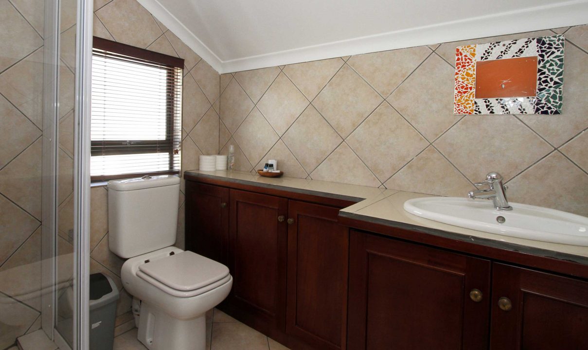 La Dolce Vita Umhlanga Guesthouse Bathroom Area