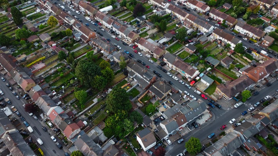 UK house price growth steadies: has the sales market found its floor, or is it just drifting?