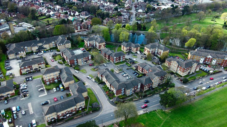 UK build-to-rent yields hold near 5.5-6% as institutional capital and planning approvals keep flowing despite sales market uncertainty.
