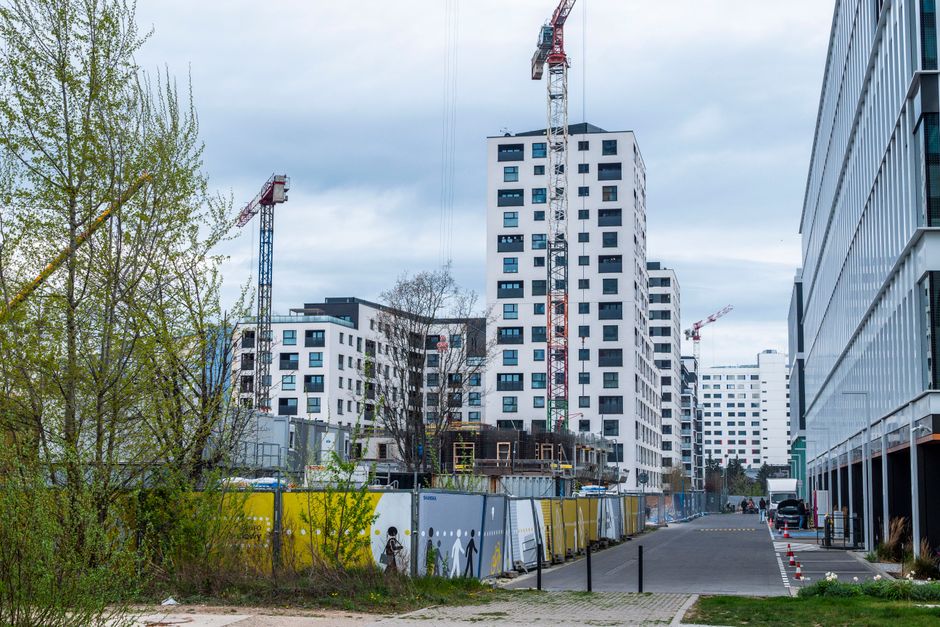 How Labour-era planning reforms are speeding up build-to-rent approvals and reshaping the UK institutional rental pipeline.