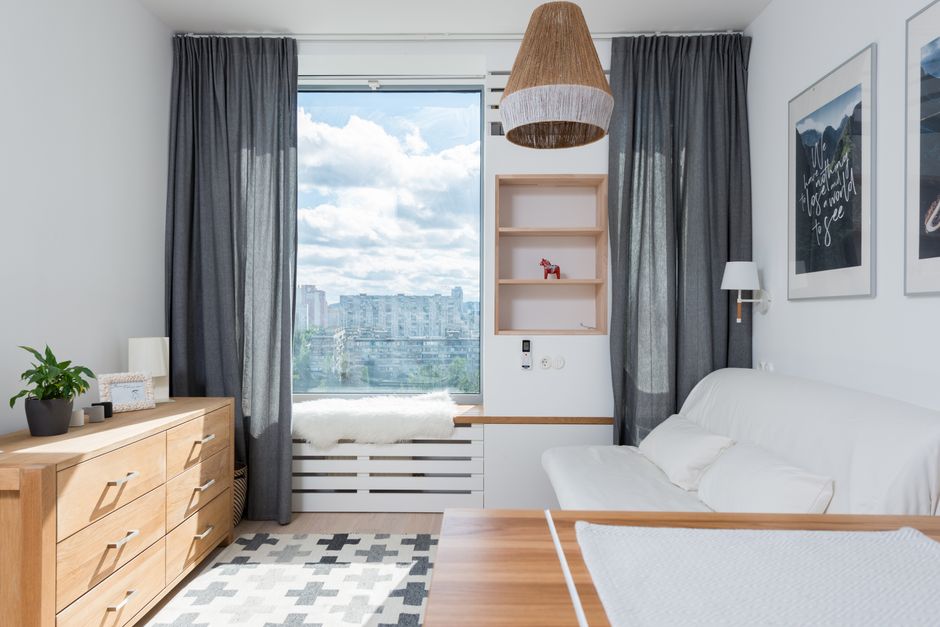 How build-to-rent and traditional landlords are converging on flexible leases, furnished options and amenities in UK mid-market rental areas.