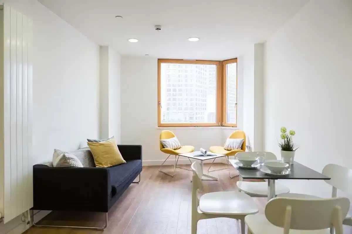 Silver Ensuite Upper - Amenities