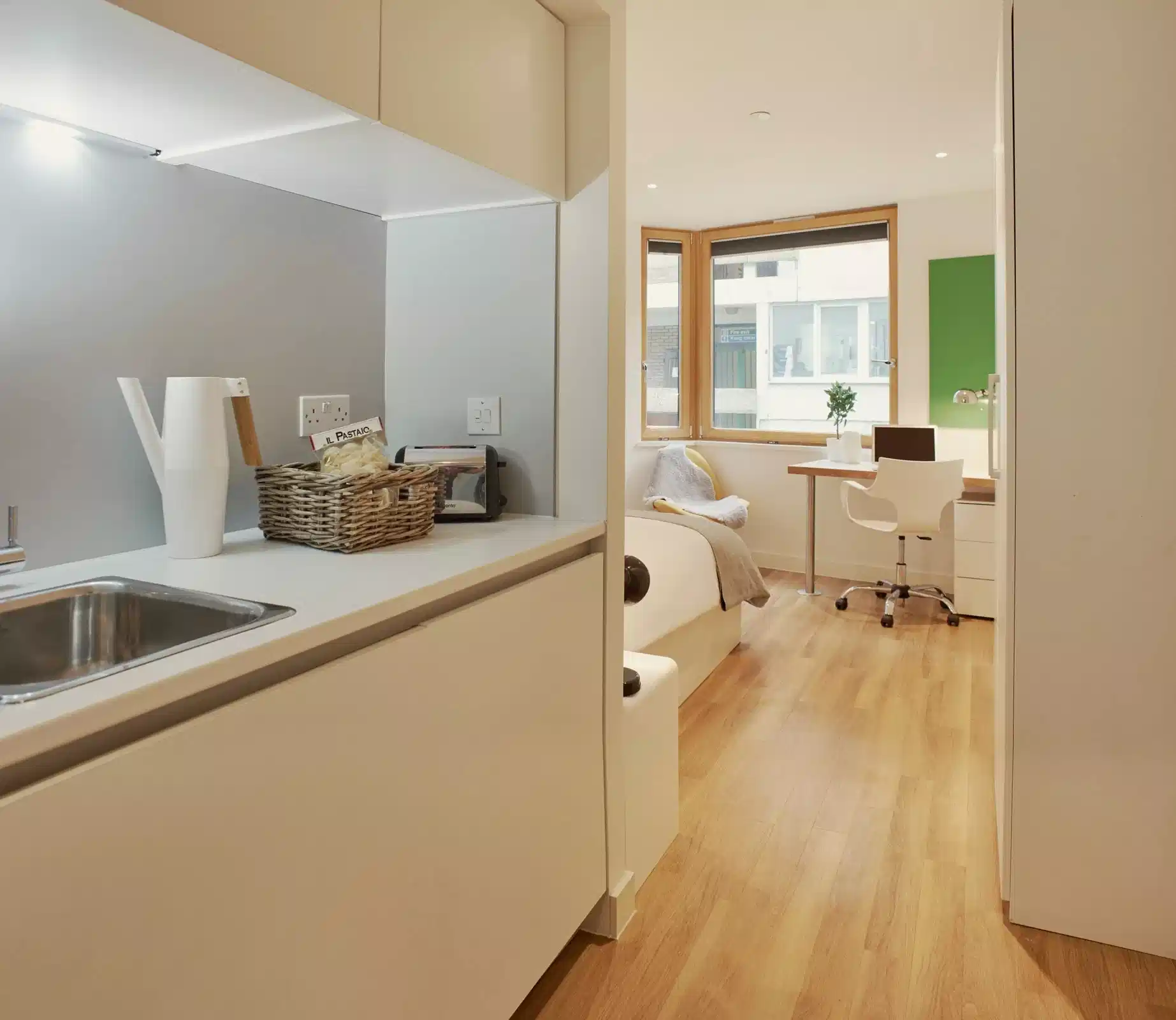 Silver Ensuite Upper - Amenities