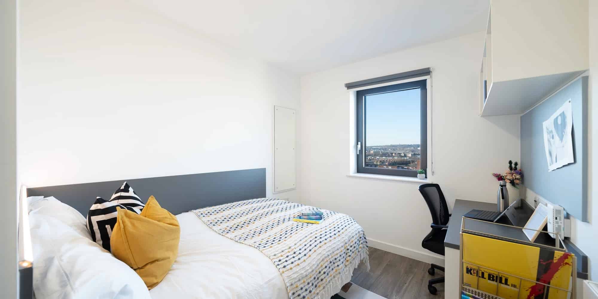 Bronze Ensuite Shared Upper Level - Bedroom