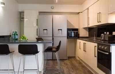Bronze Ensuite Lower - Kitchen